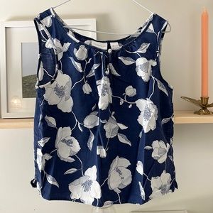 Floral blouse. Size large. Liz claiborne